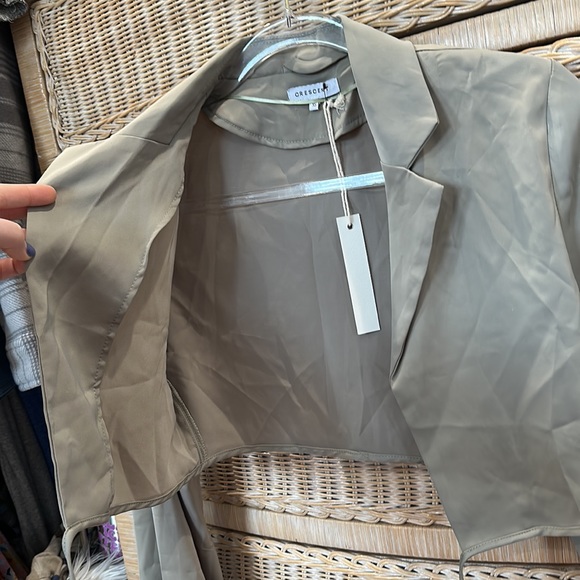 Crescent Sage Cropped Blazer - Picture 5 of 11